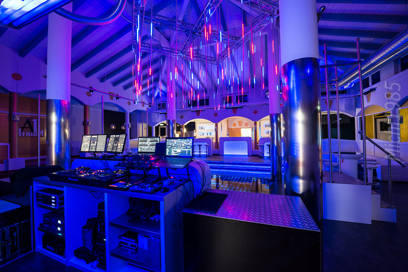 Der Disco-Floor des Atrium A1 kann in verschiedenen Farben erstrahlen.