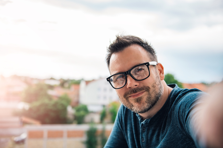 Suche Fotos sorgfältig aus. Nimm keine, die hässliche Dinge zeigen. Du bist schön, dein Bügelbrett nicht.