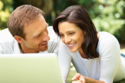 Dating online ist ein beliebter Weg, neue Menschen kennenzulernen.