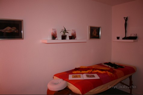 Standardausrüstung jeder Massageeinrichtung: Die Massagebank.